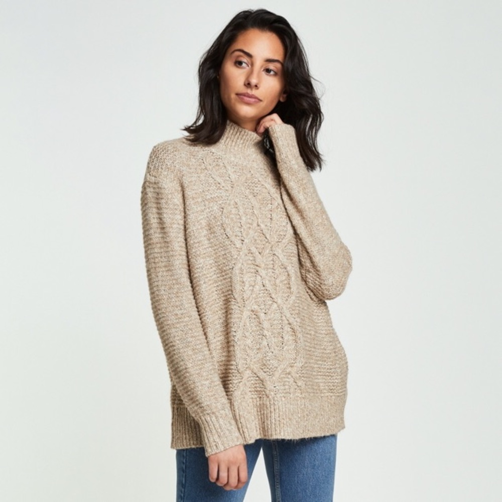NWT: Oversized Cable Pullover